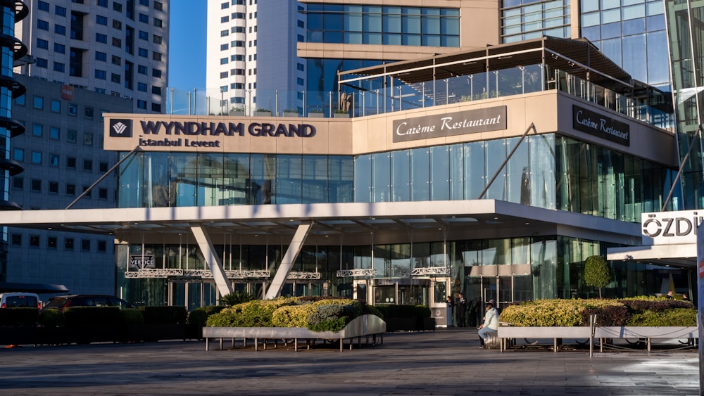 a building with a sign that says wyndah grand
