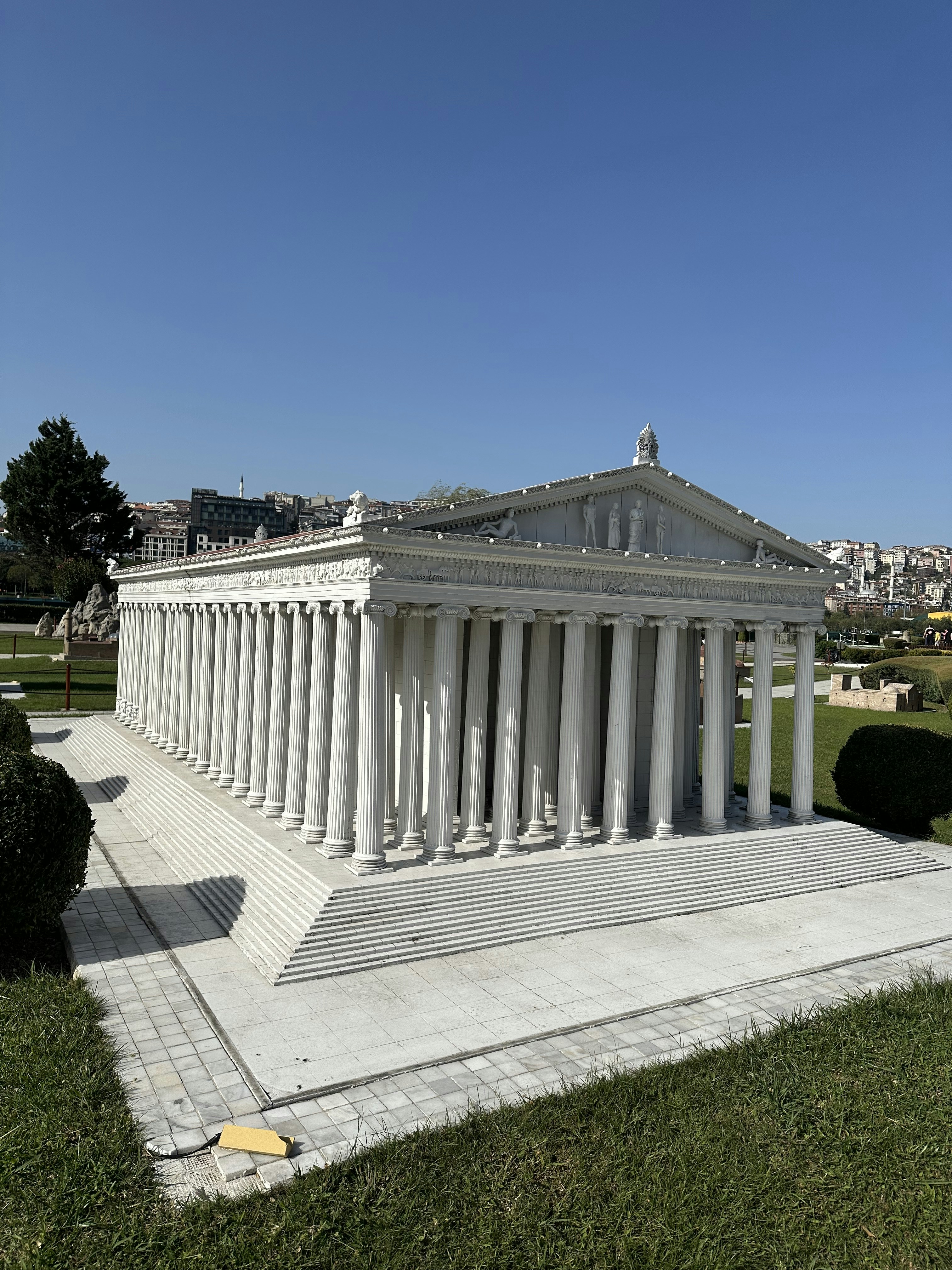 A large white building with columns on top of it photo – Free Building ...