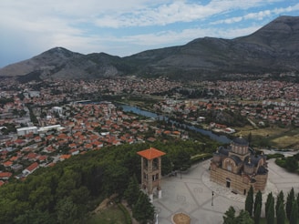 a bird's eye view of a city with mountains in the background