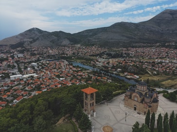 a bird's eye view of a city with mountains in the background