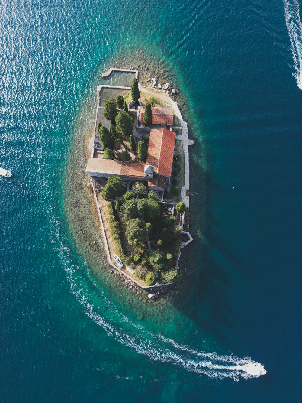 an island in the middle of the ocean