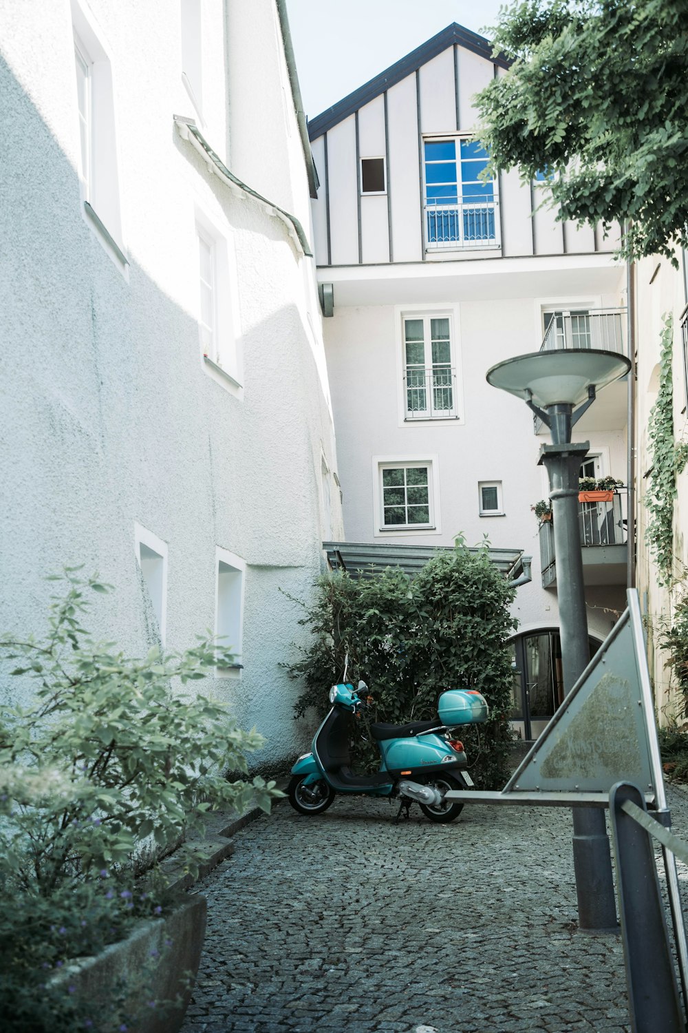 a scooter is parked in front of a building