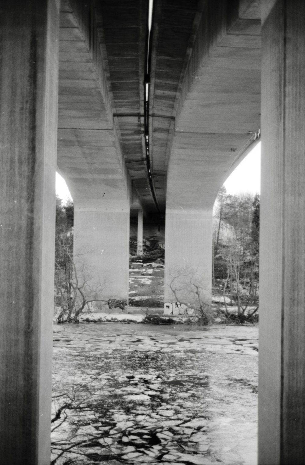 a black and white photo of a bridge