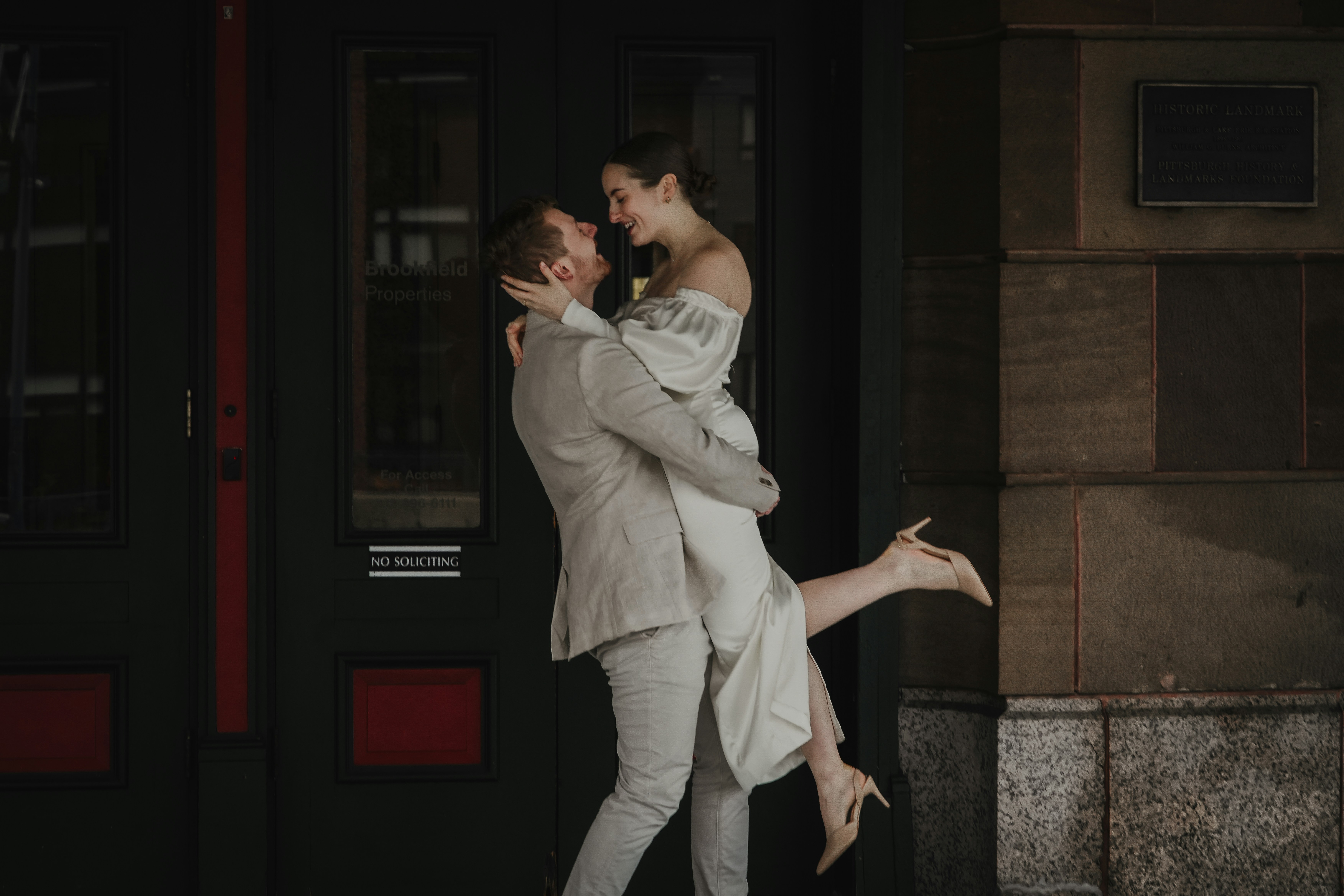 다홍웨딩 - a man is holding a woman in his arms
