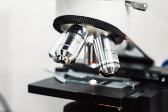 a microscope with a microscope attached to it