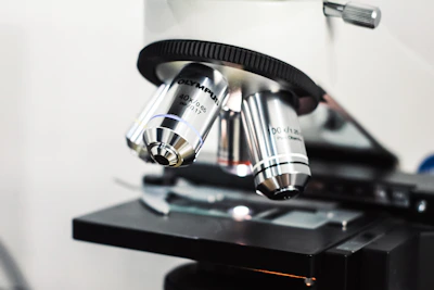 a microscope with a microscope attached to it