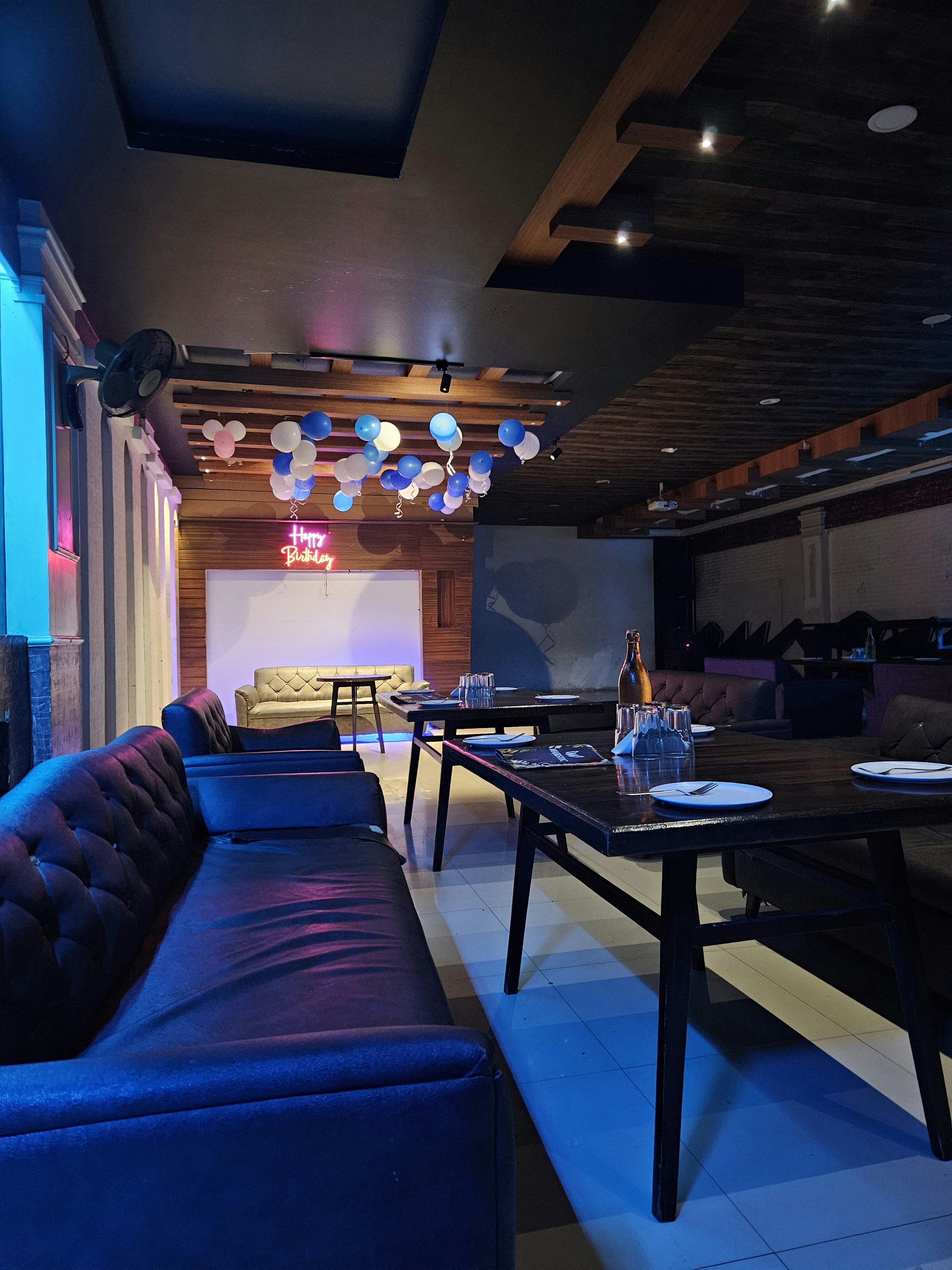 Tiệc sinh nhật hoành tráng tại Girl Bar Quận 1