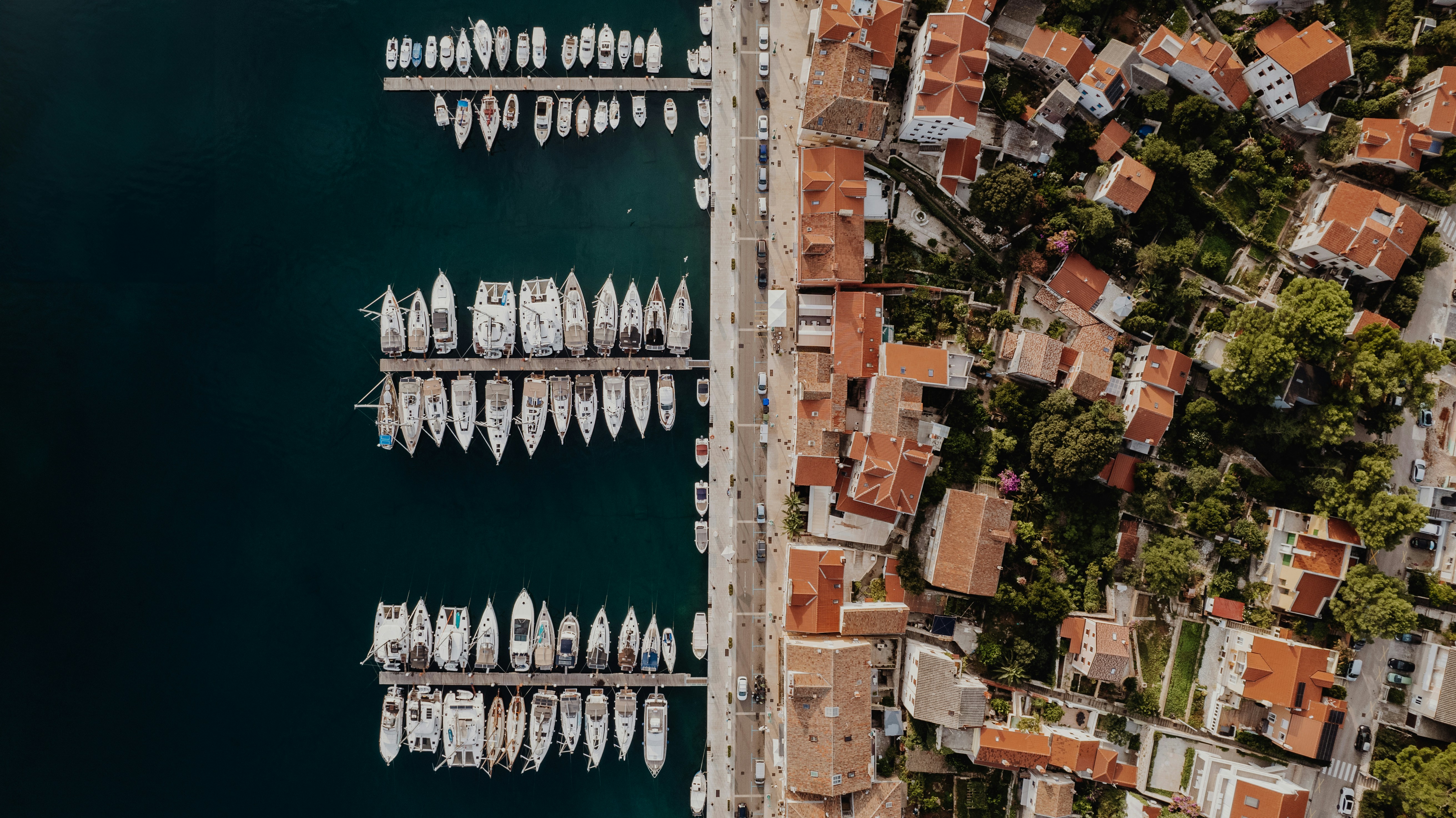 a group of boats are docked in a harbor