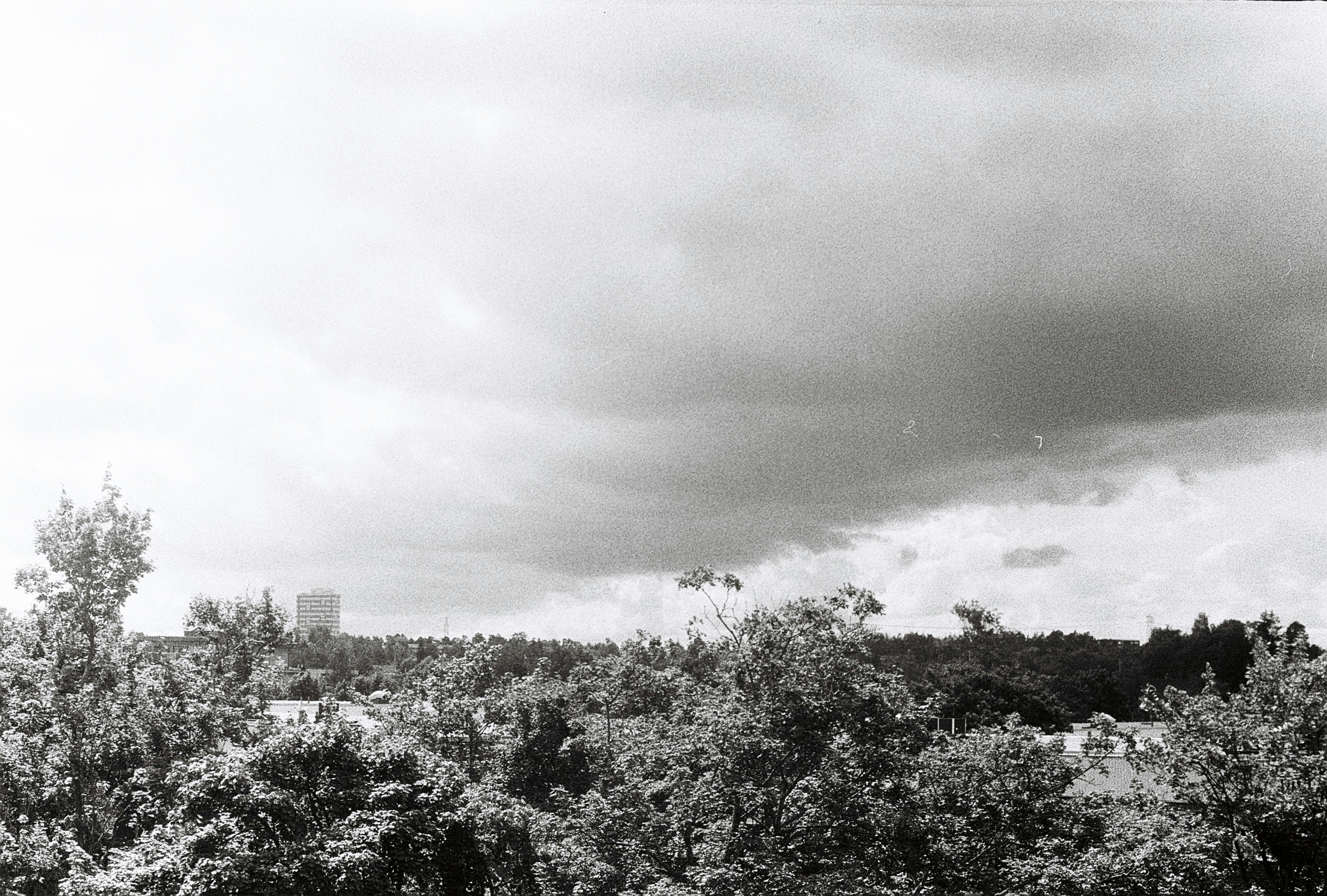 A black and white photo of a cloudy sky photo – Free Grey Image on Unsplash
