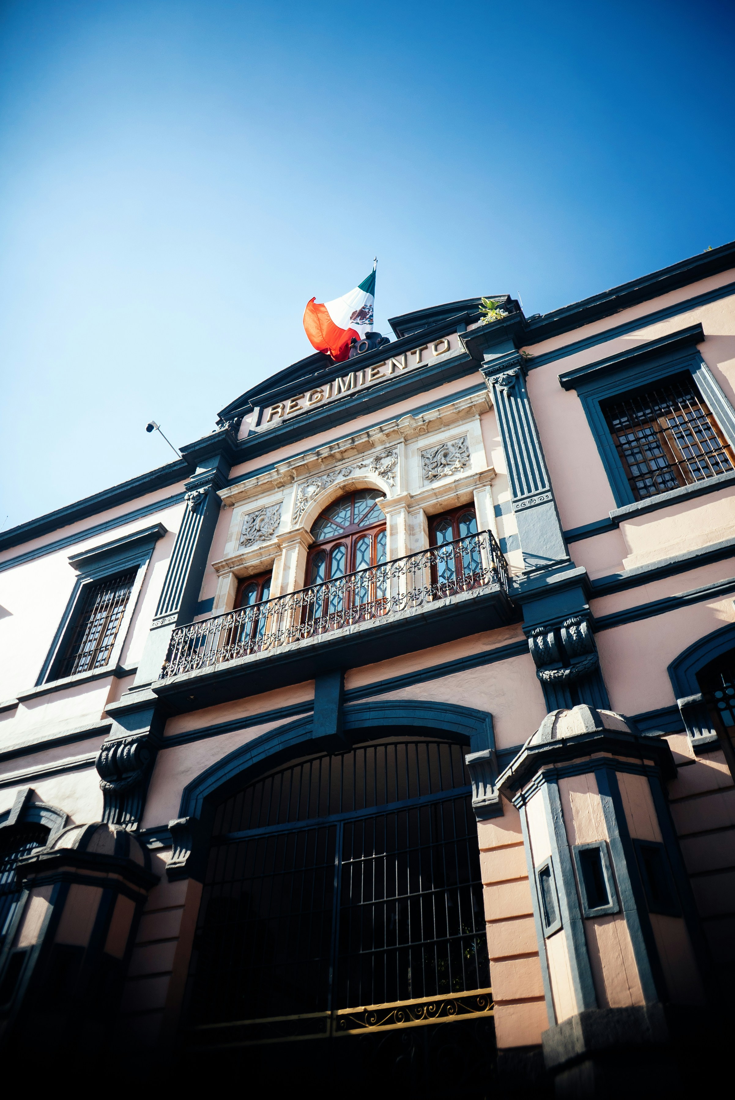 Day Trips to Colonial Towns and Natural Wonders