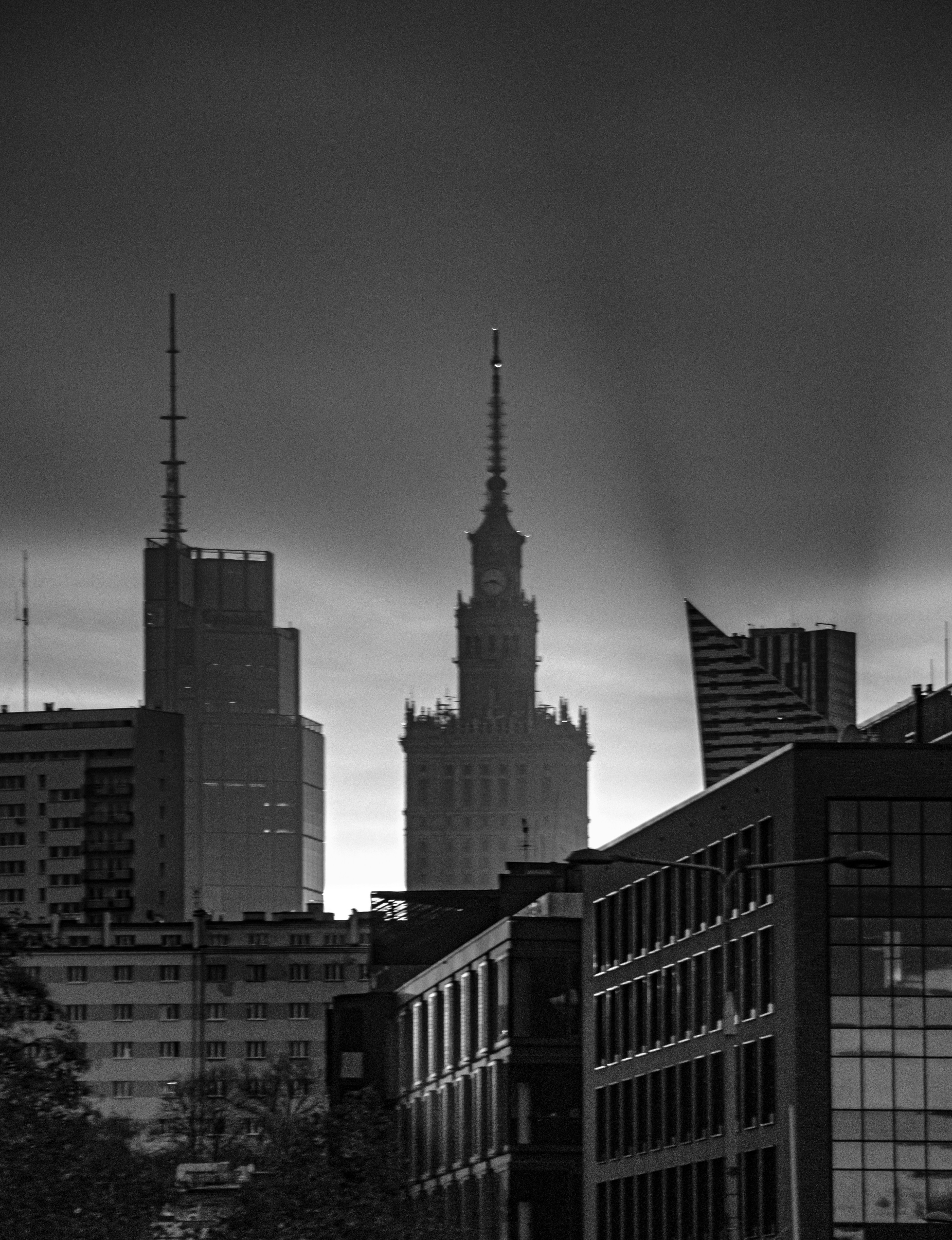a black and white photo of a city skyline