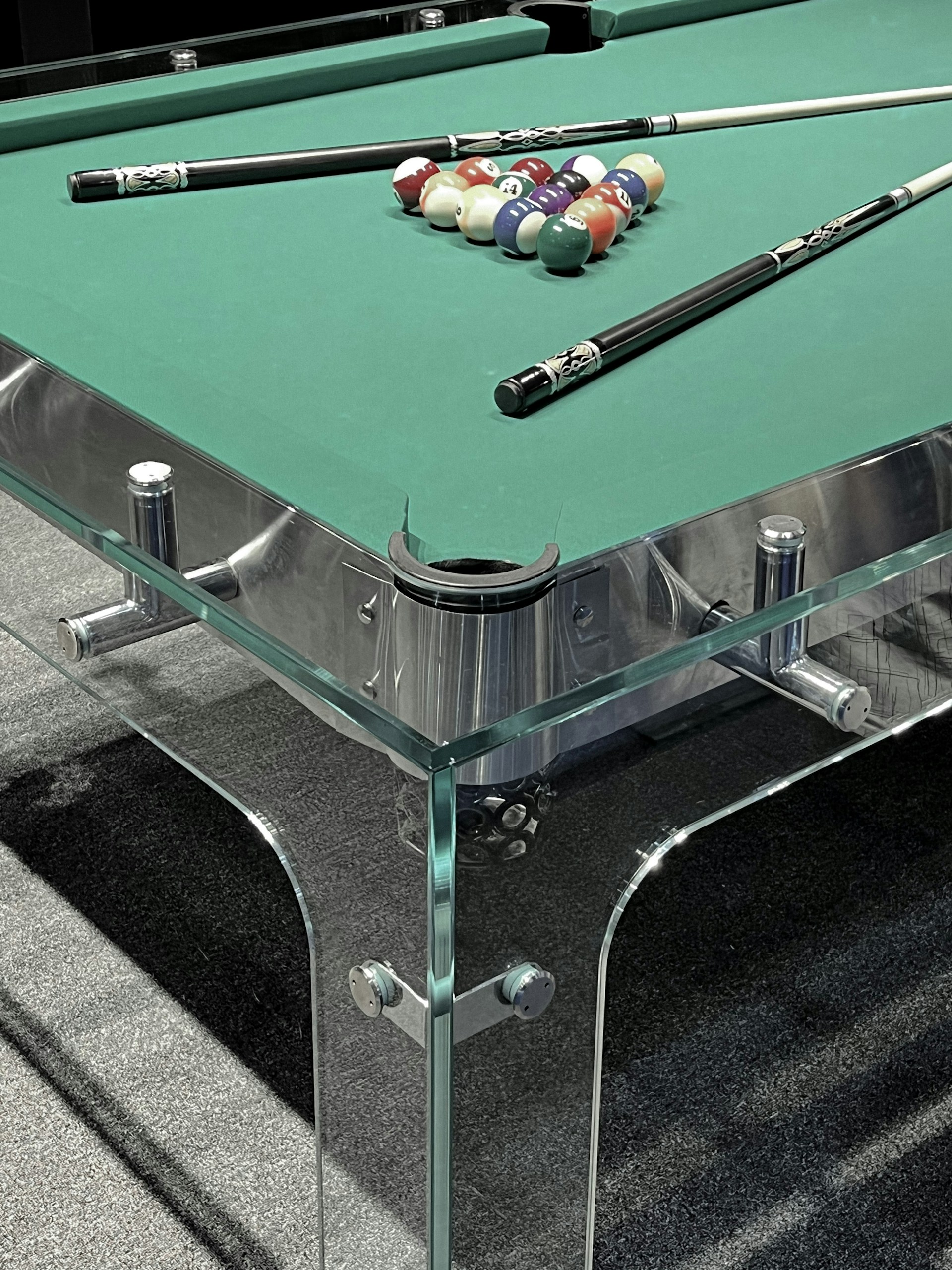 gray computer monitor