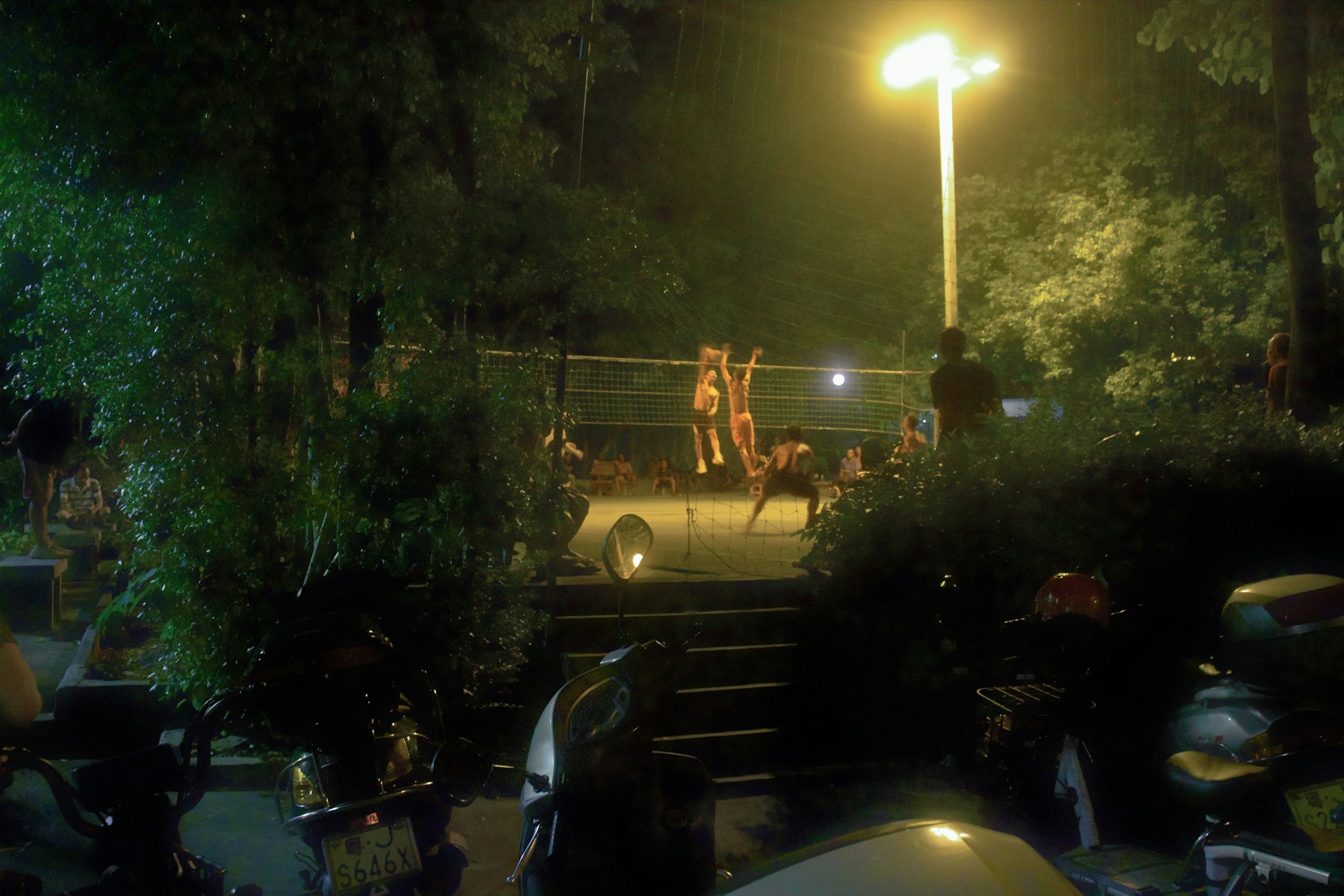 black and white bed linen