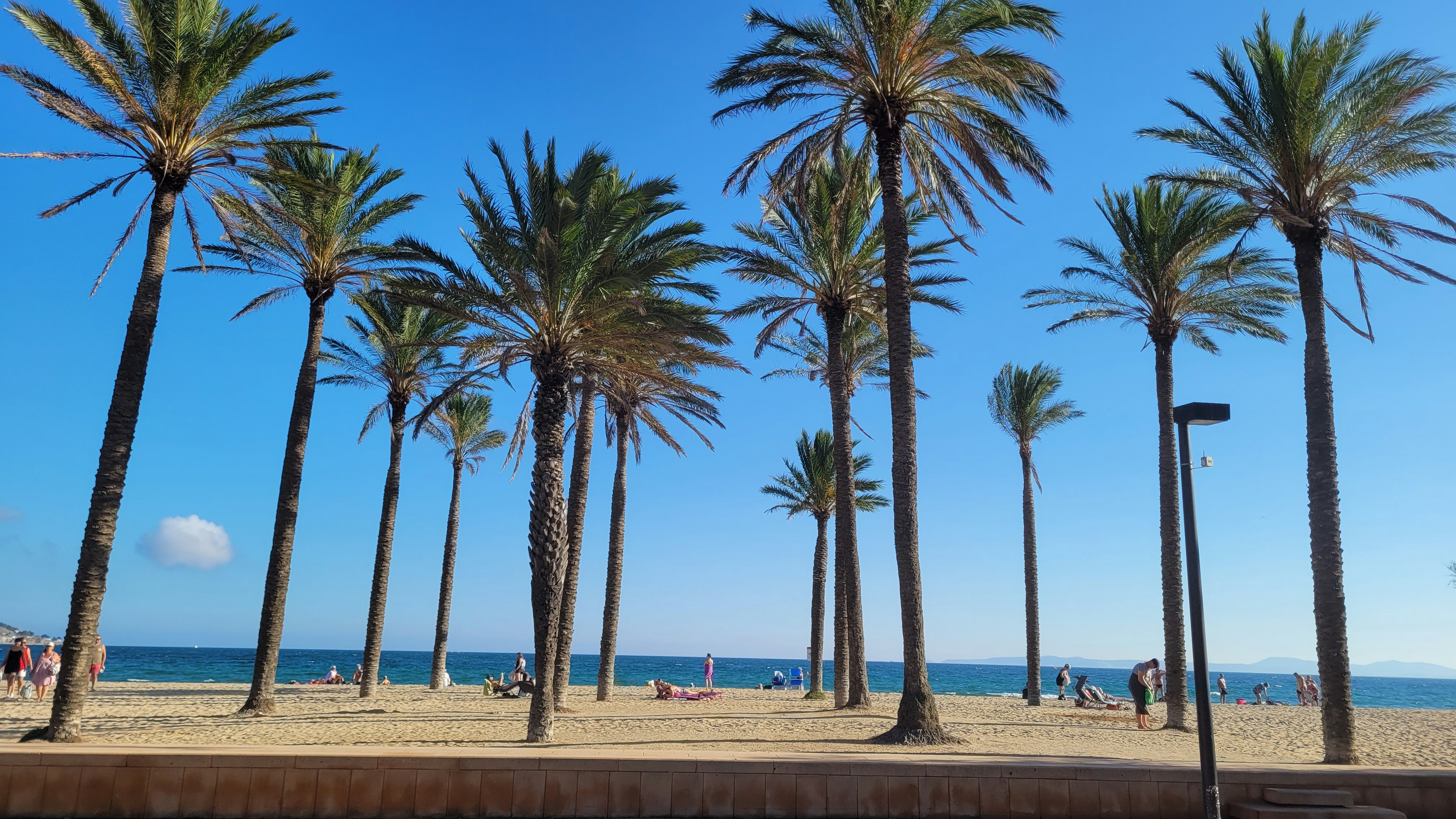 Stay online in the Spain with a prepaid eSIM from eSIMlii. Instant activation, no roaming charges, and reliable coverage.