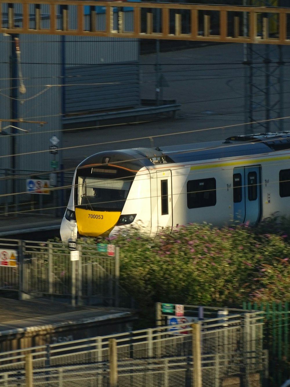 a train traveling down train tracks next to a building