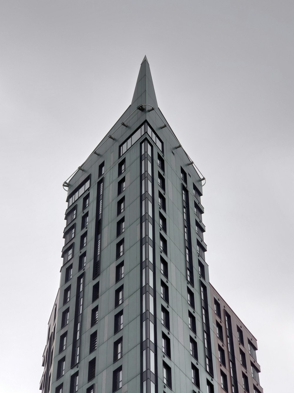 a very tall building with a sky background