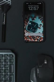 Clock showing peak social media usage hours with notifications popping up