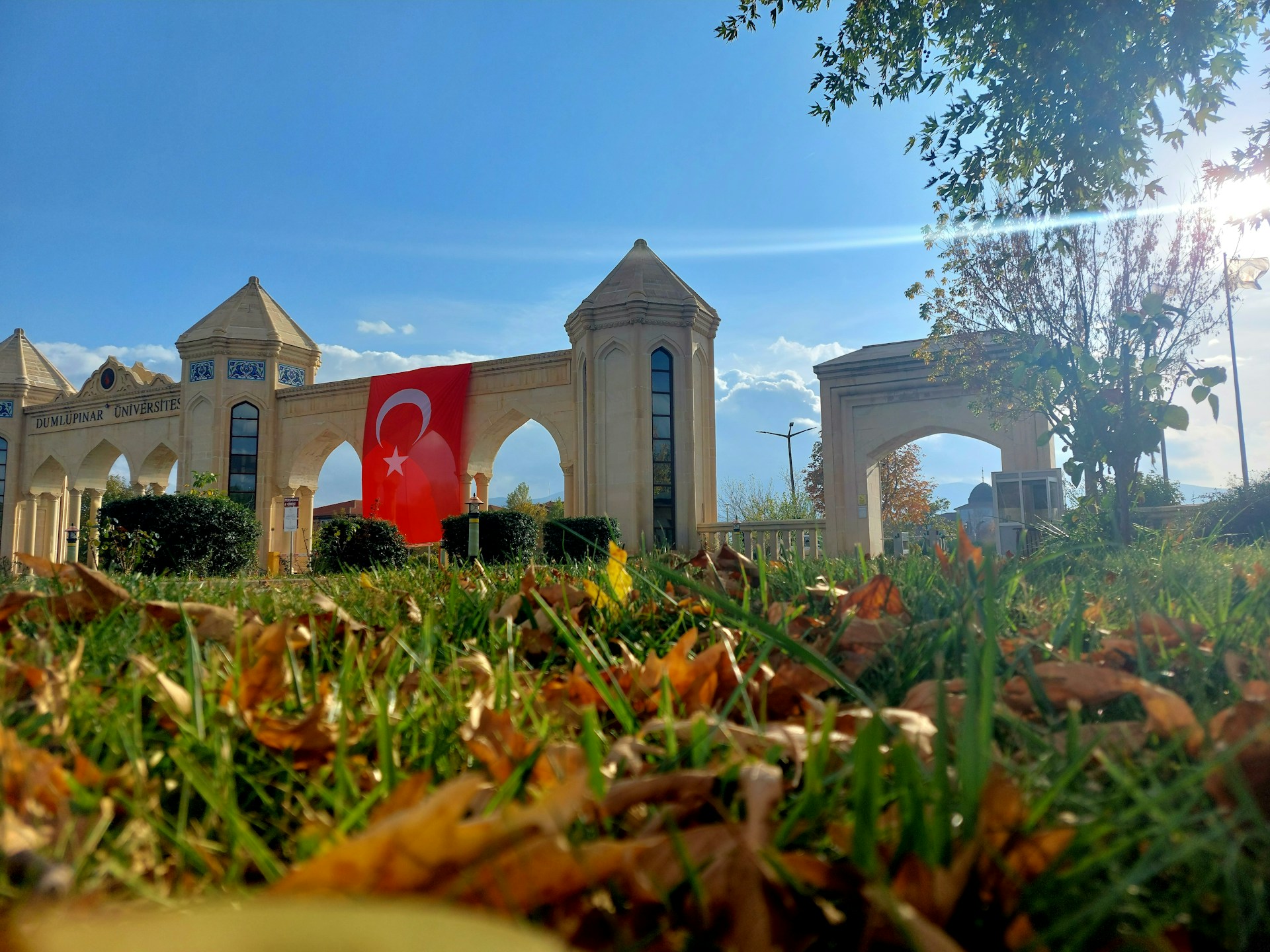 gray computer monitor