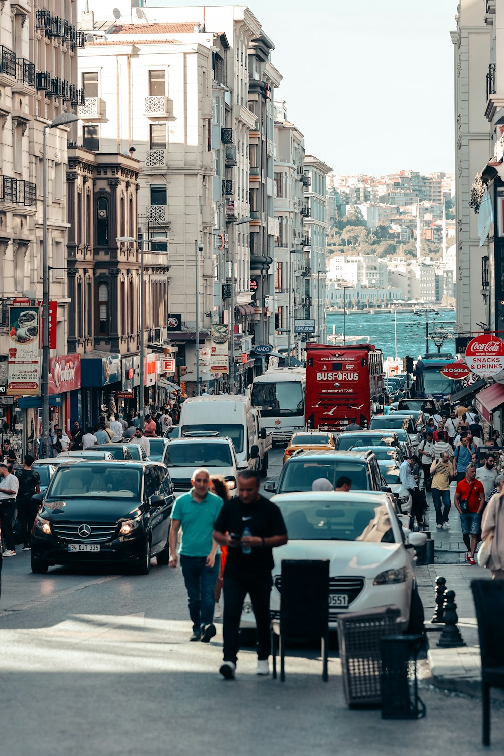 a busy city street filled with lots of traffic