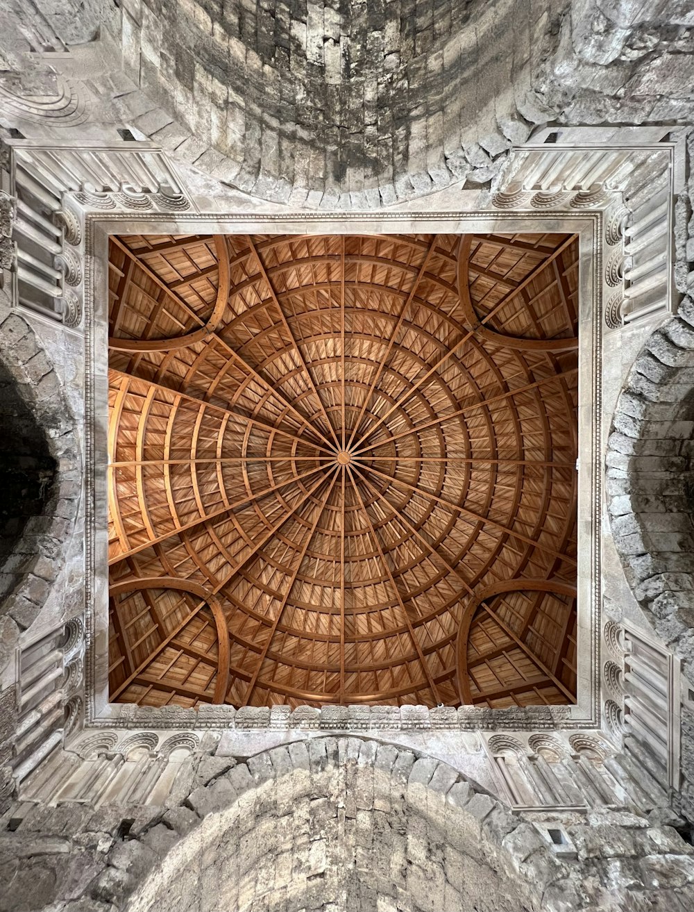 a picture of a ceiling in a building