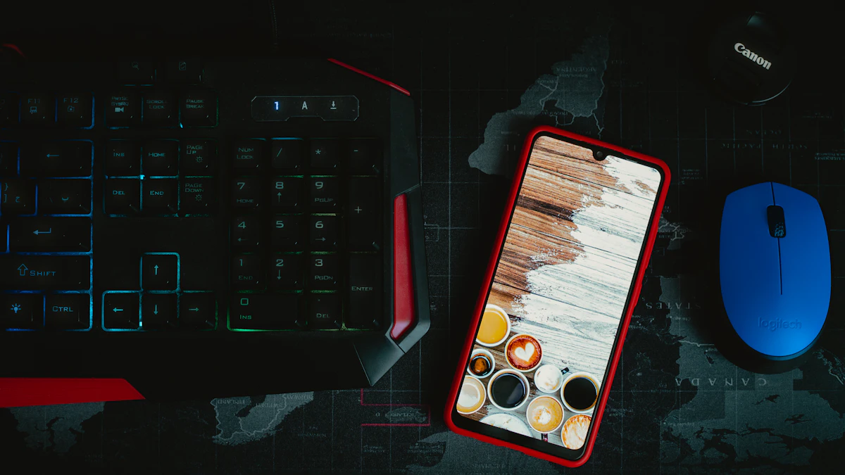 Ponsel di atas meja di samping keyboard