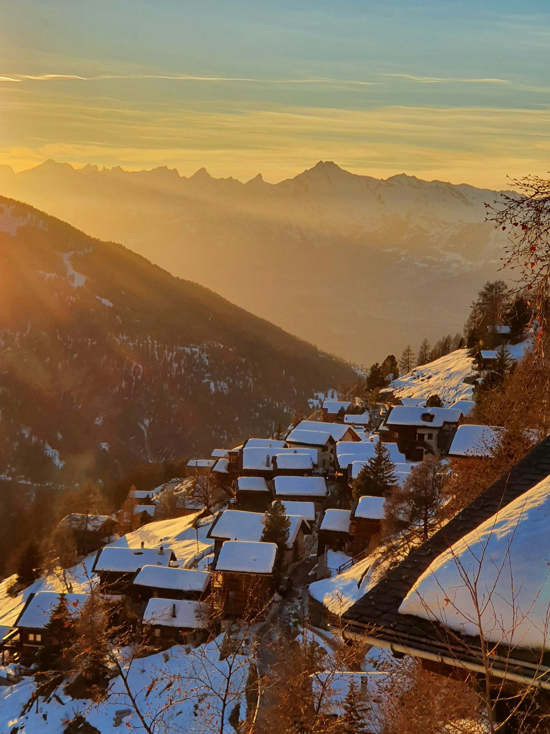 gray computer monitor