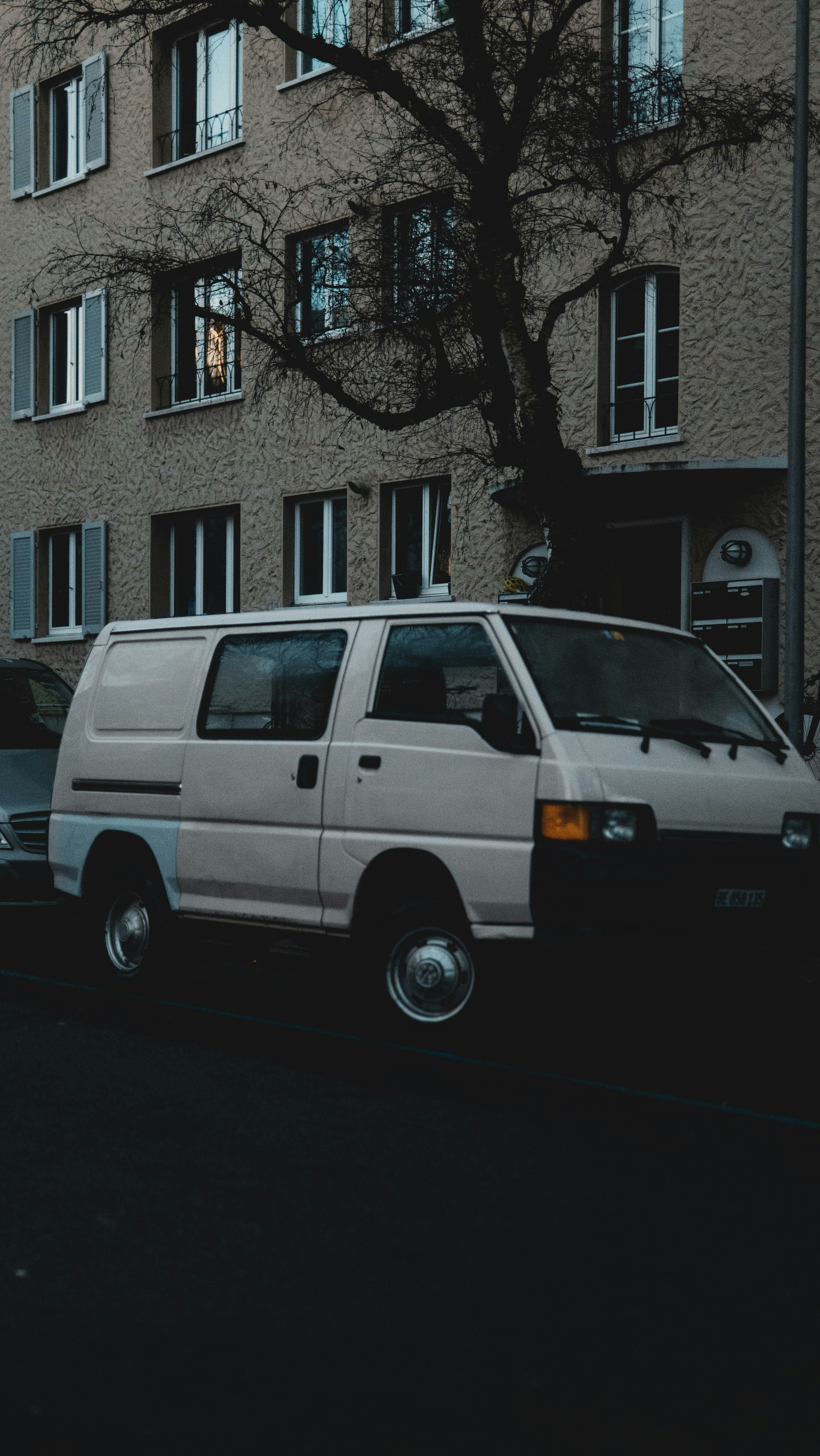 photo-1699039506659-fad4f8bae8a9?ixid=M3wxMjA3fDB8MXxzZWFyY2h8OHx8c2VsbCUyMG15JTIwdmFuJTIwZm9yJTIwZnJlZXxlbnwwfHx8fDE3NjE4ODc4OTV8MA\u0026ixlib=rb-4.1.0