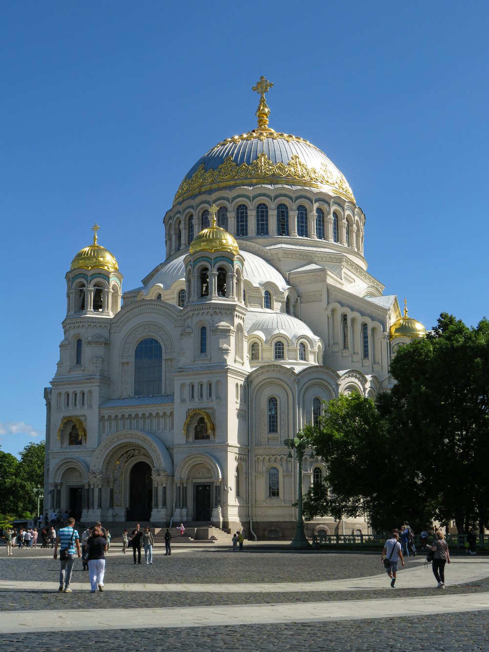 a large white building with a golden dome