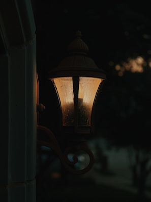 a light that is on the side of a building