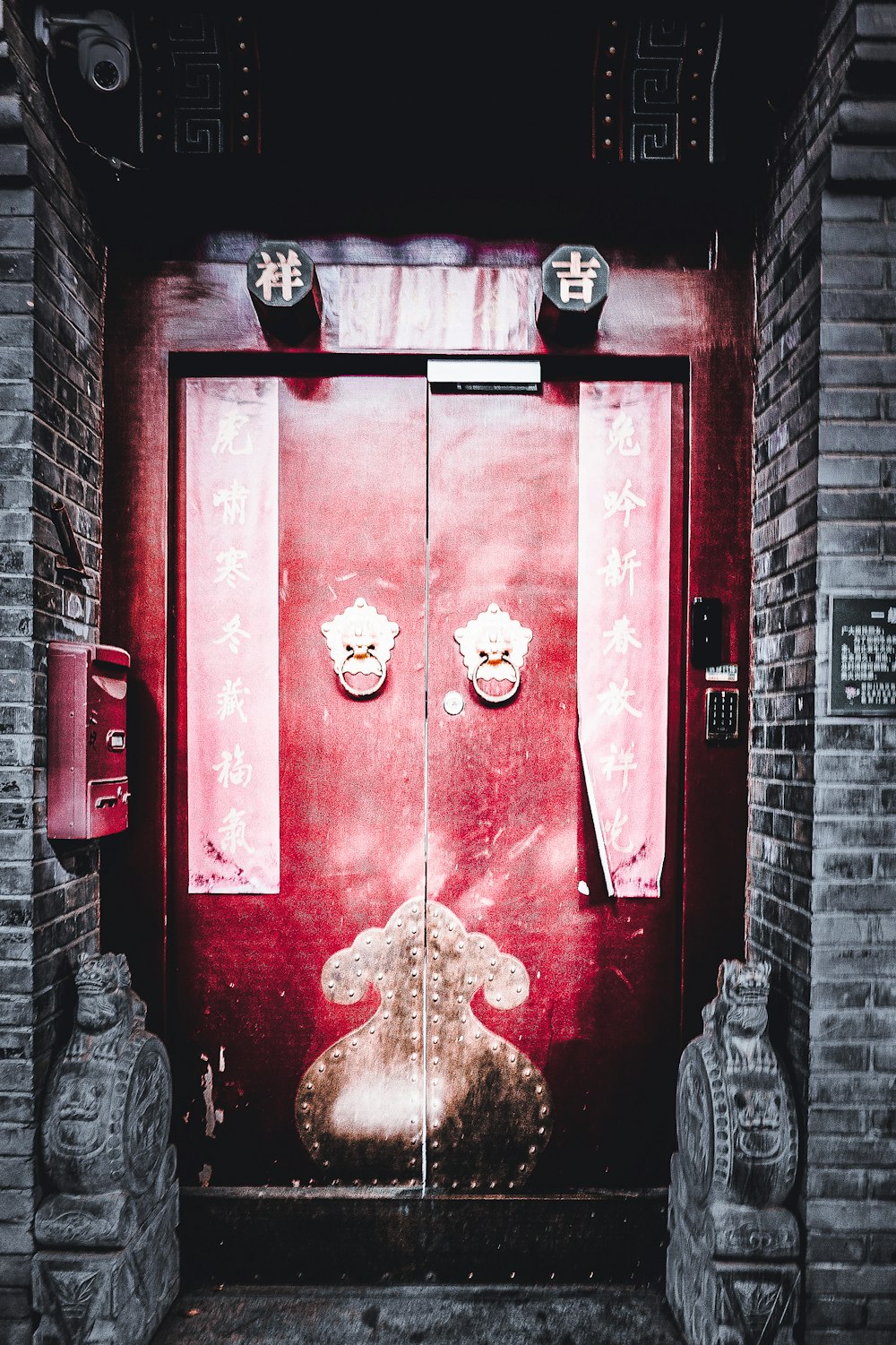 a red door with a teddy bear painted on it