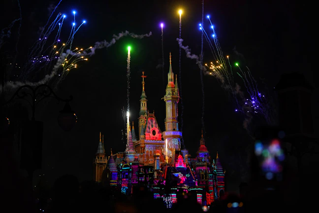 A thrilling shot of the Hogwarts Castle lit up at night in Universal Orlando.