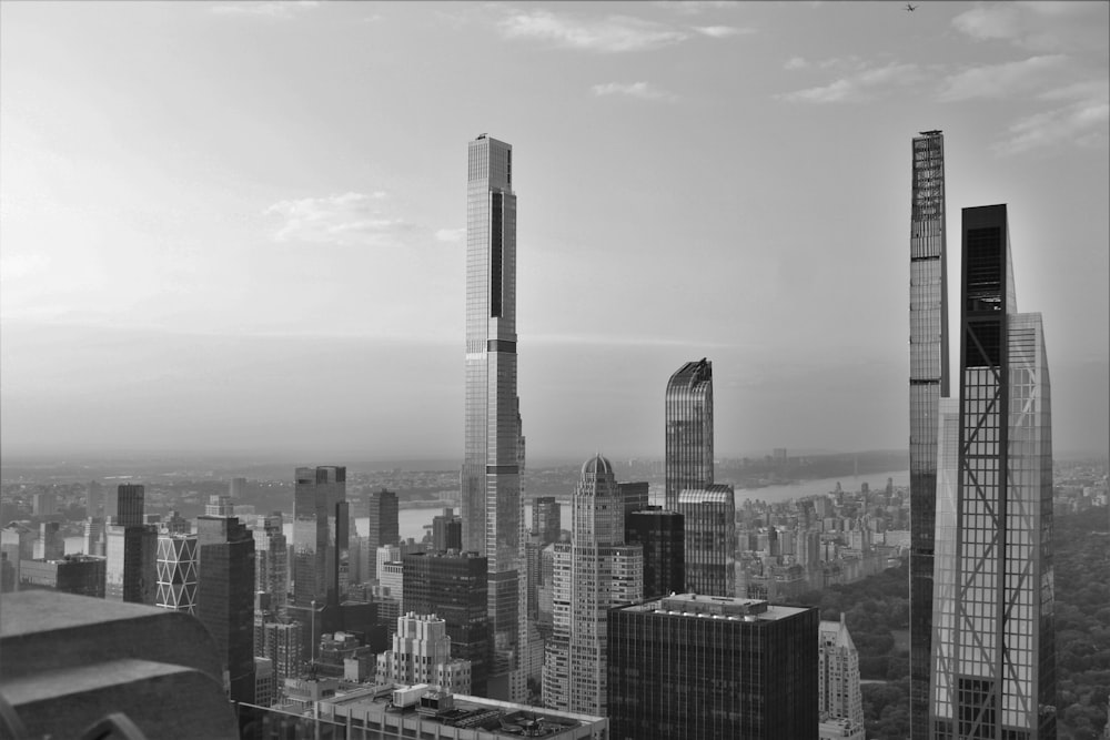 a black and white photo of a city skyline