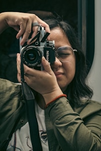 User capturing a photo remotely using voice command with neuroview glasses.