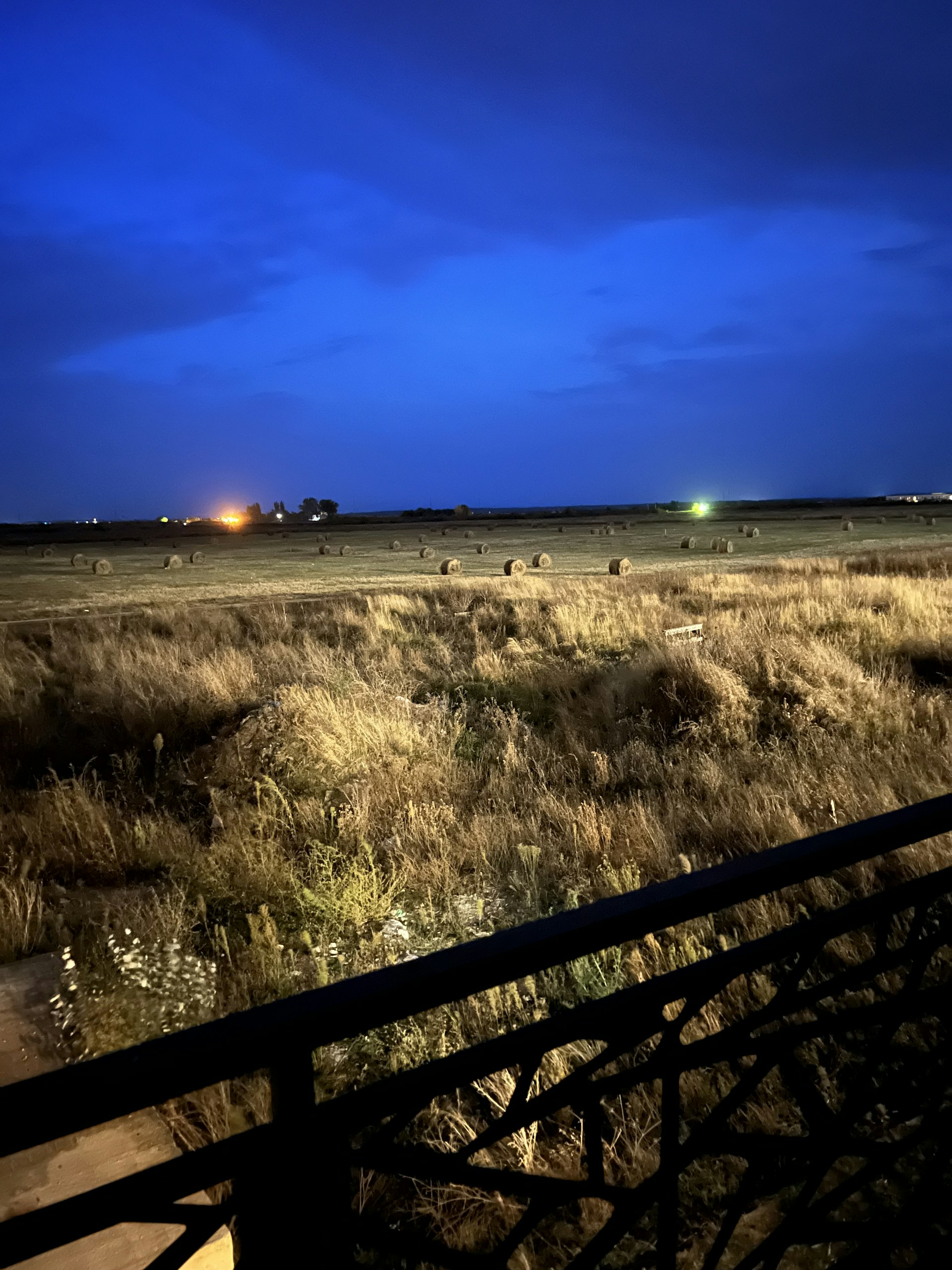 gray computer monitor