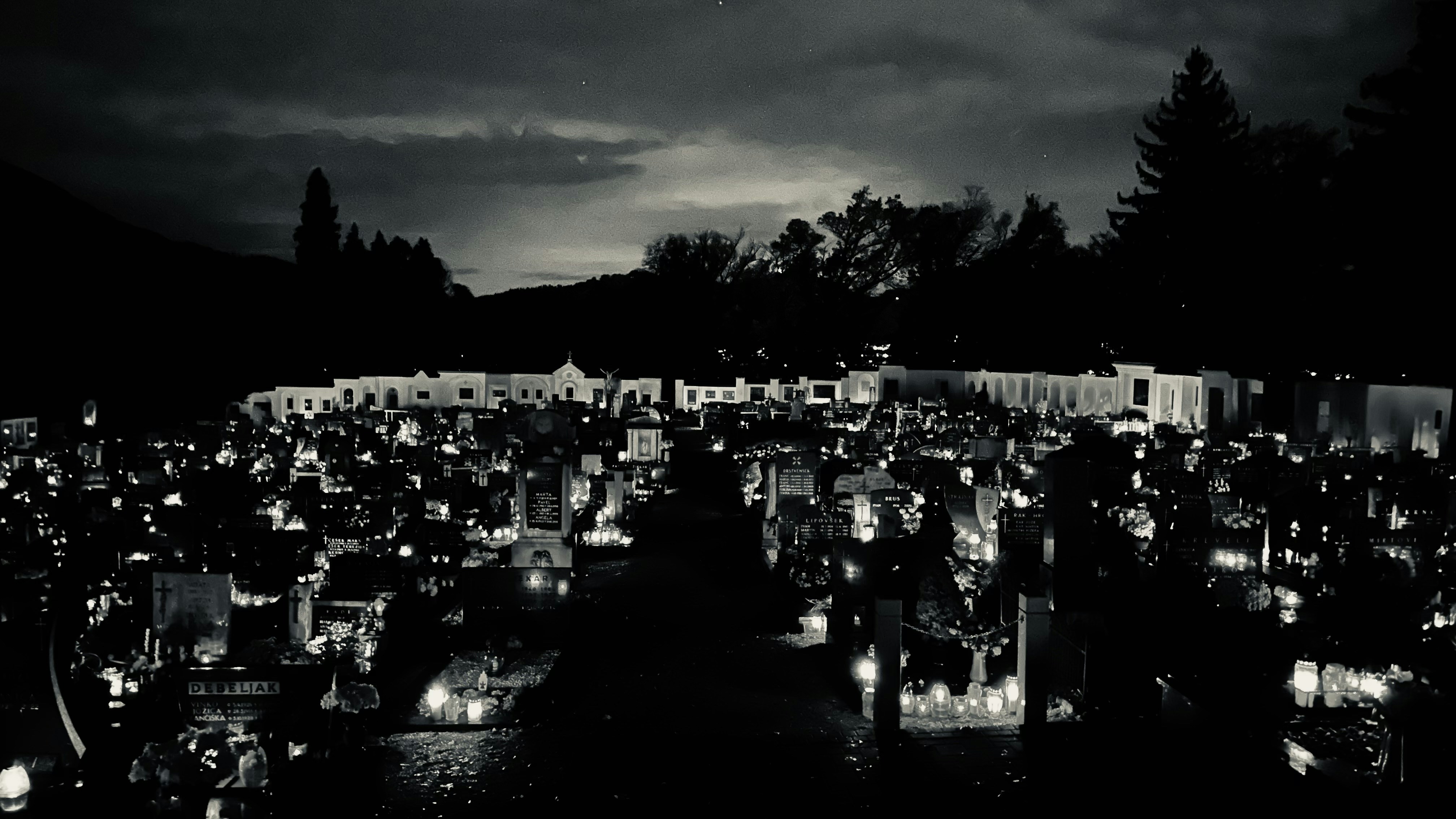a black and white photo of a city at night, 