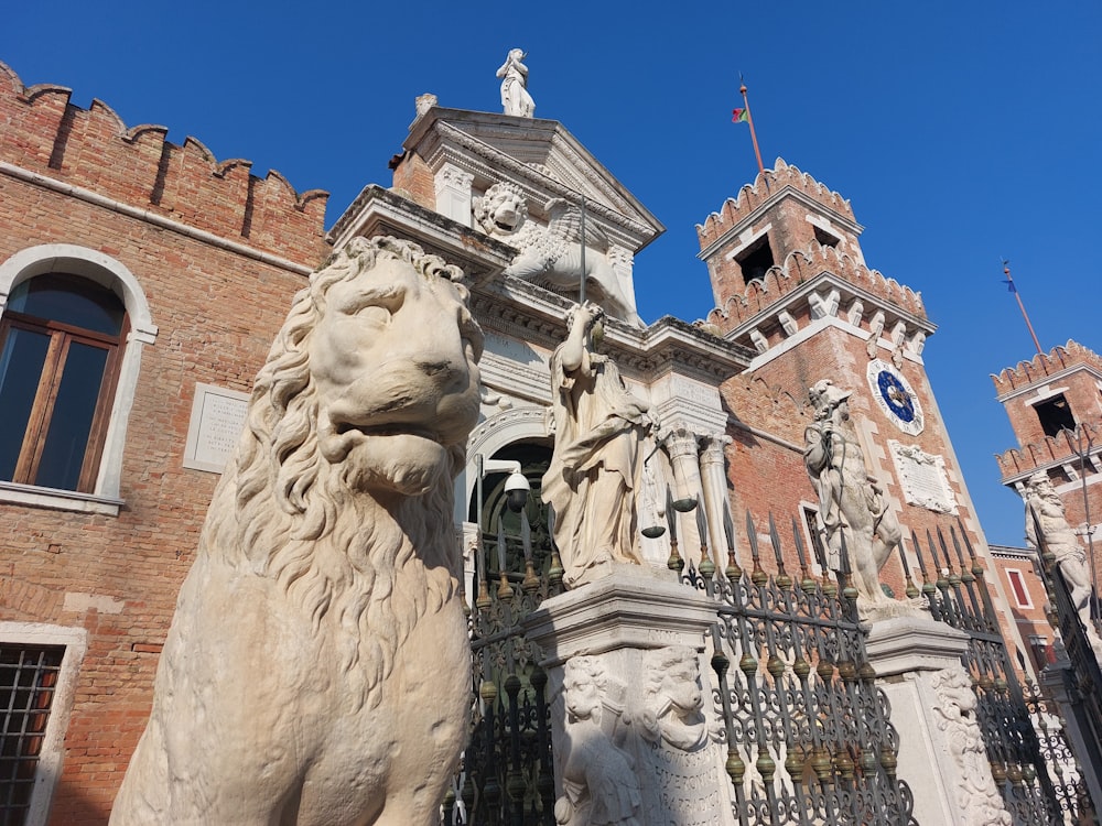 a statue of a lion in front of a building