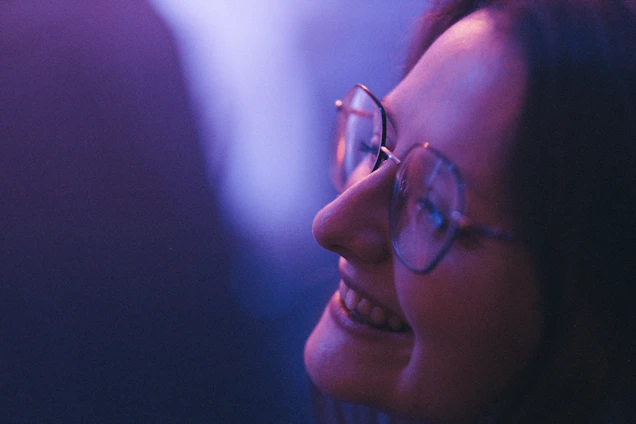 A calm and softly lit portrait of a professional iridologist smiling gently, surrounded by soothing pastel tones.