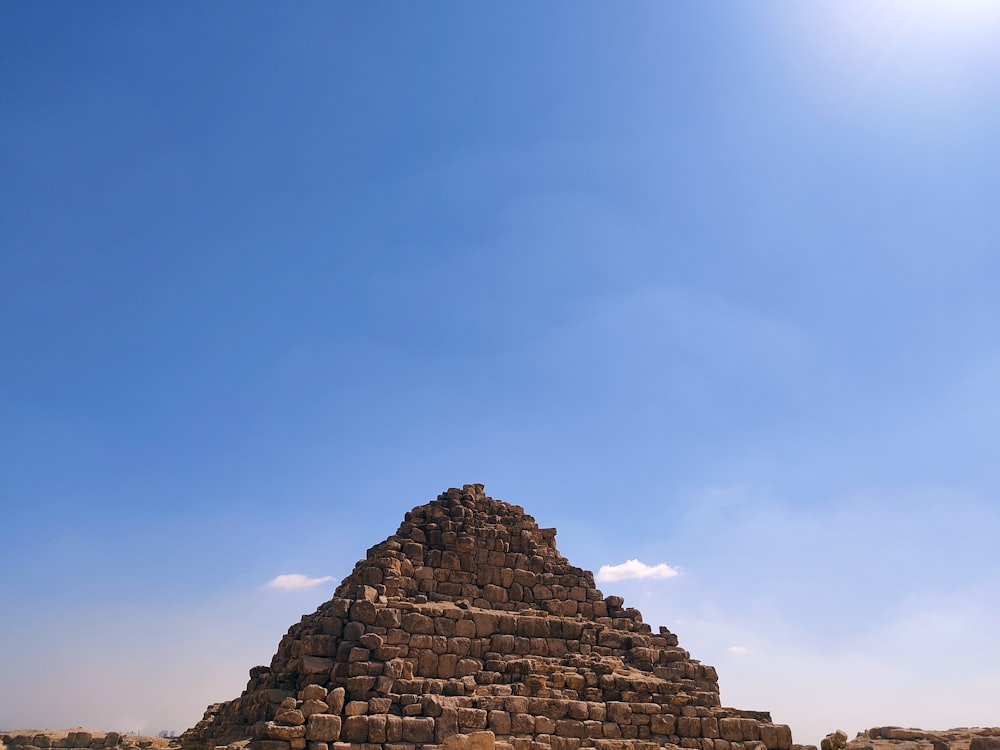 a very tall pyramid sitting in the middle of a desert