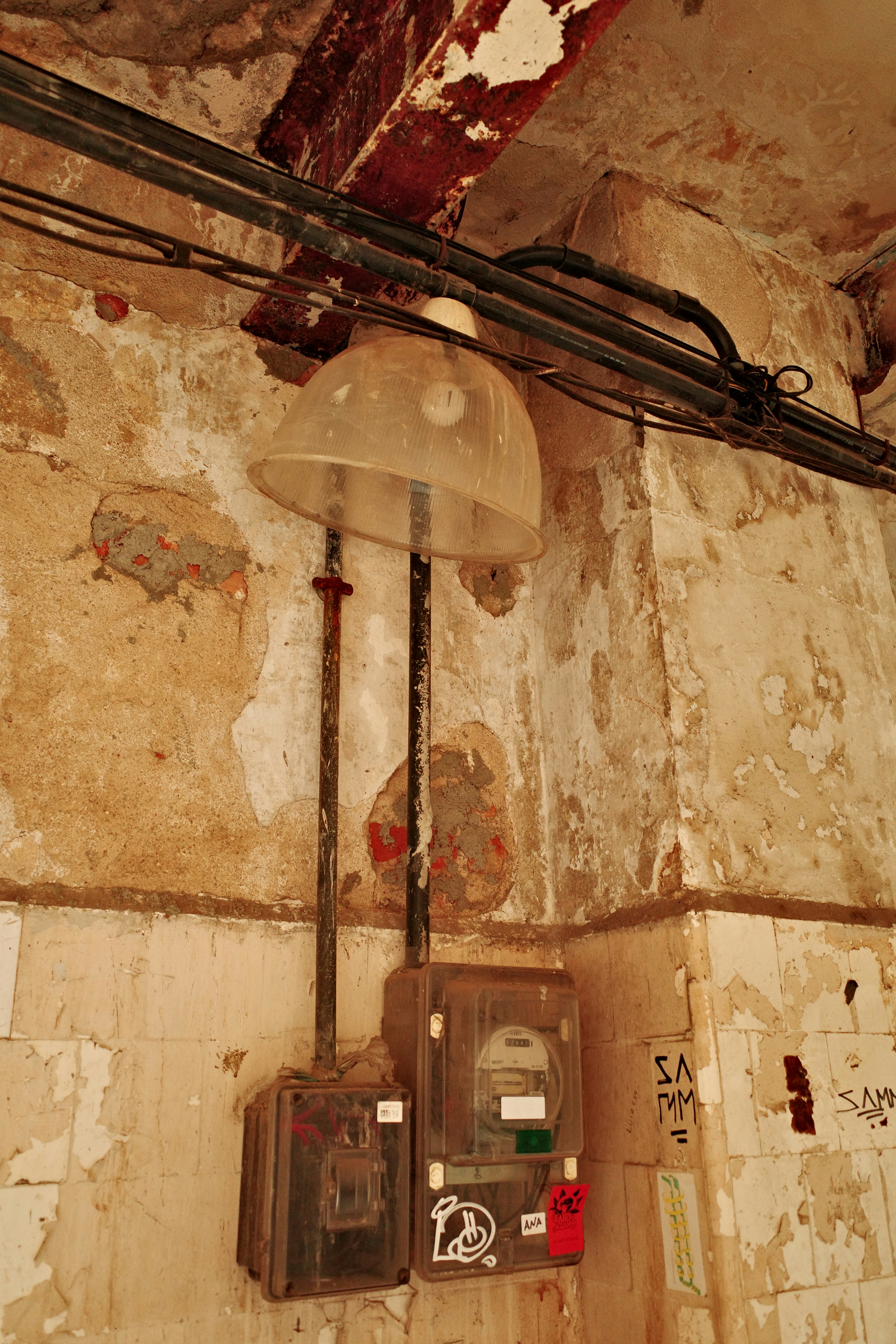 a light that is on the side of a wall