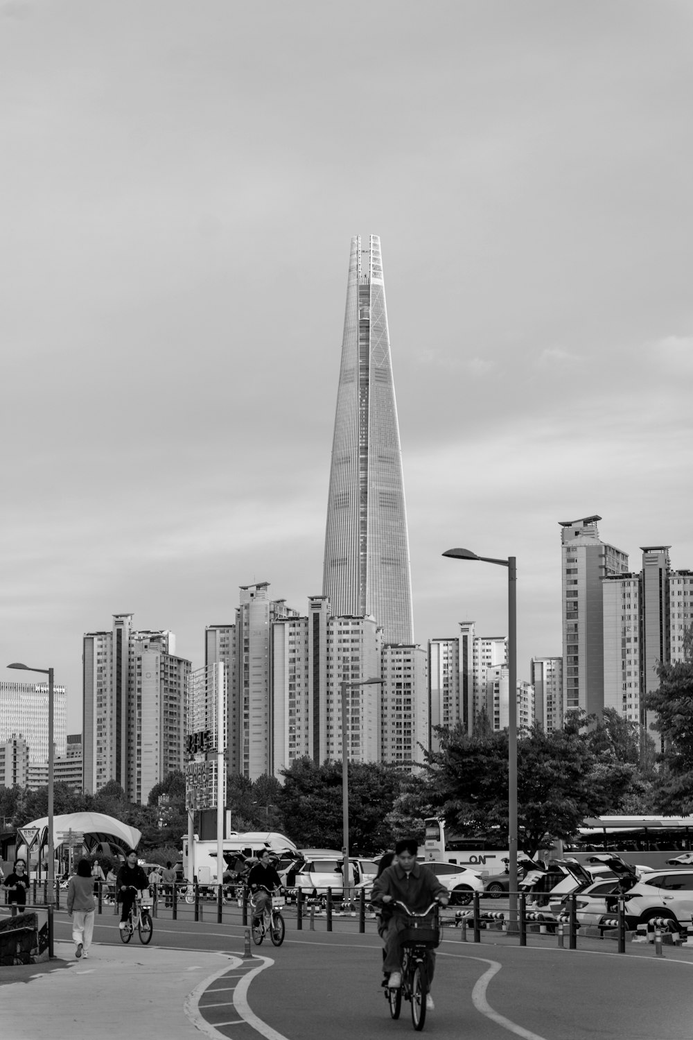 a black and white photo of a city street