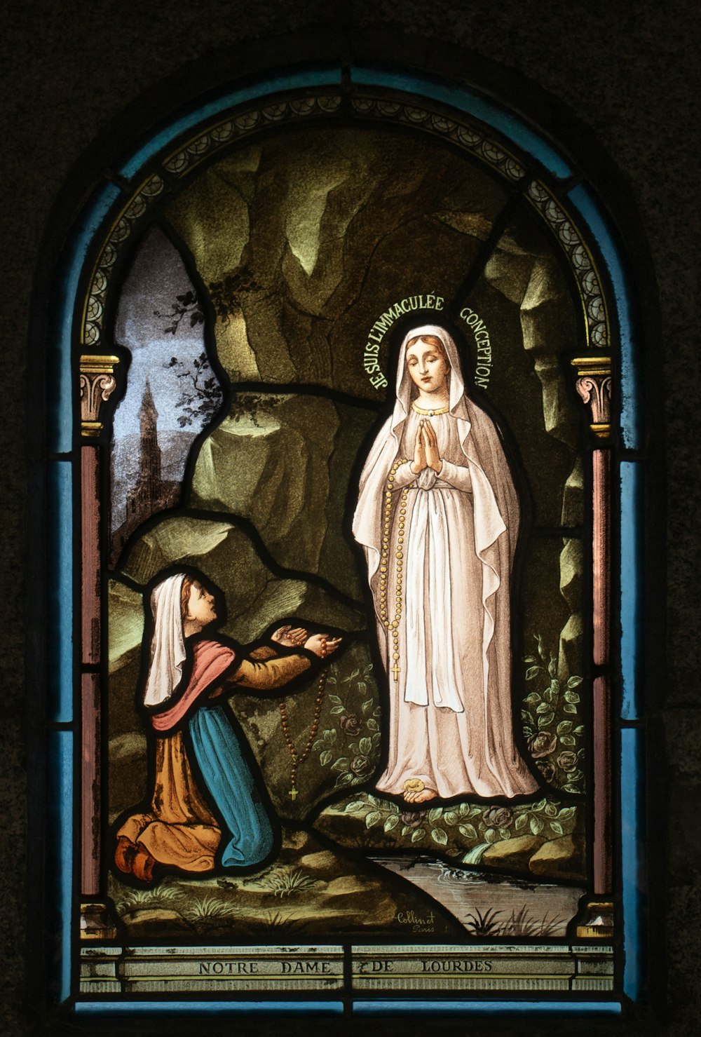 a stained glass window depicting the virgin mary and jesus