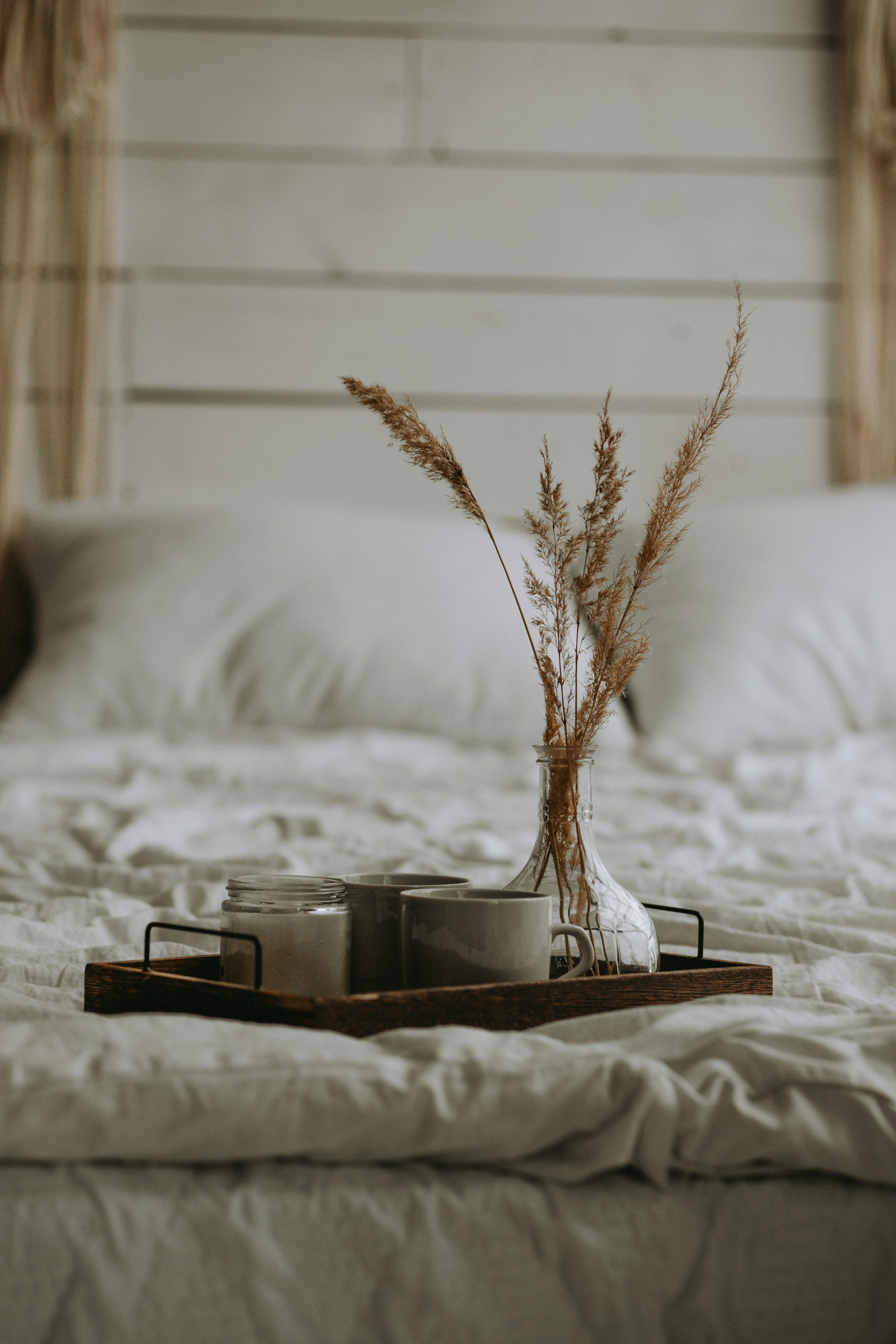 black and white bed linen