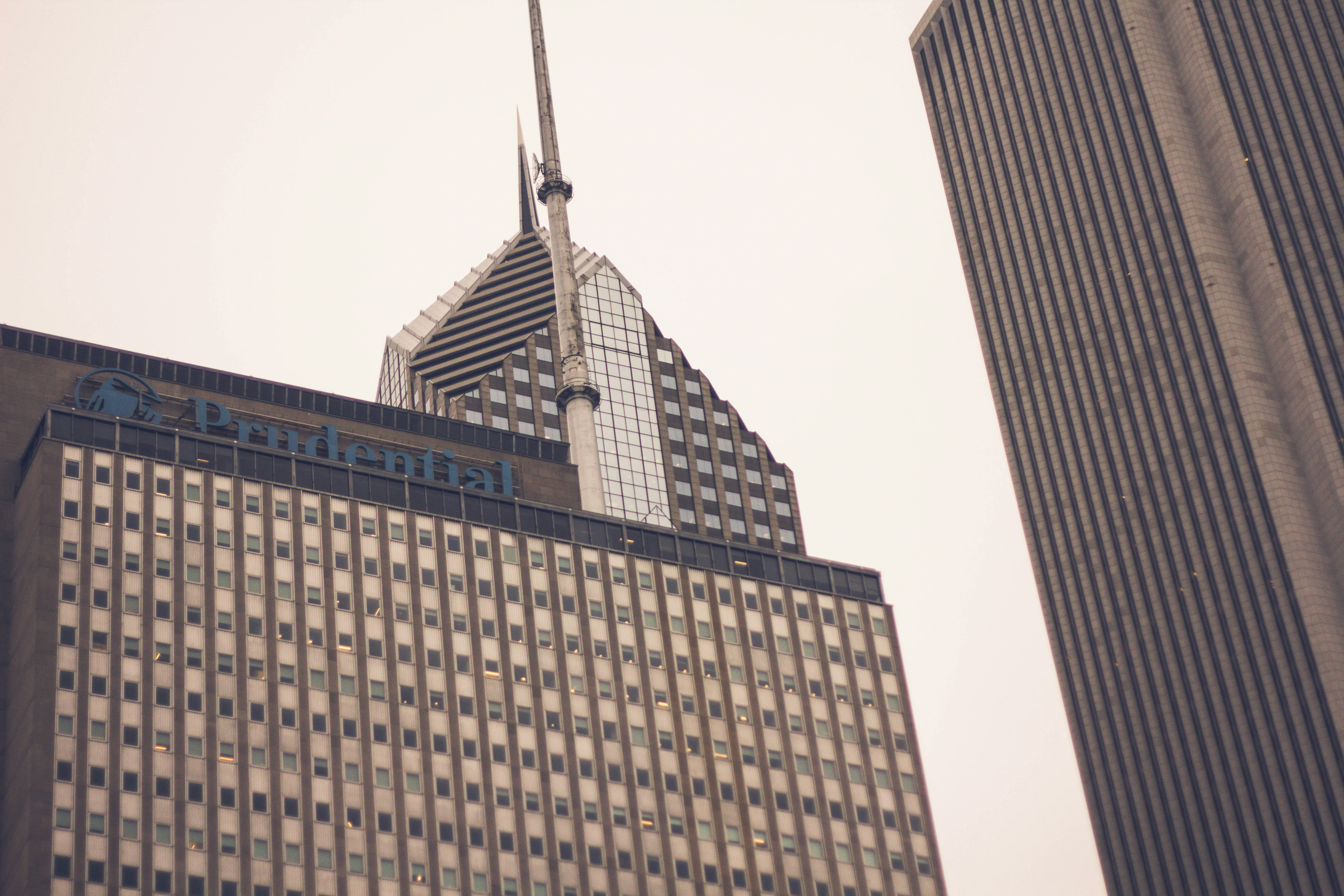 A tall building with a sky scraper on top of it