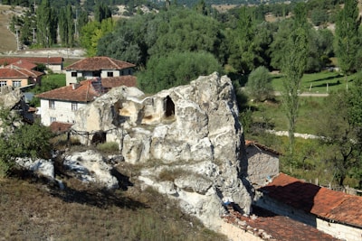 Local cultural expert sharing stories in a natural setting by the Cuesta rocks.
