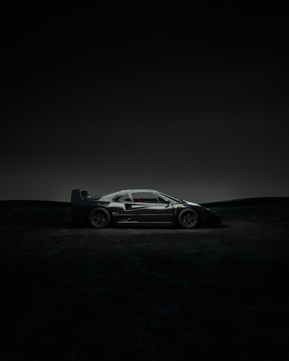 un coche aparcado en la oscuridad sobre un fondo oscuro