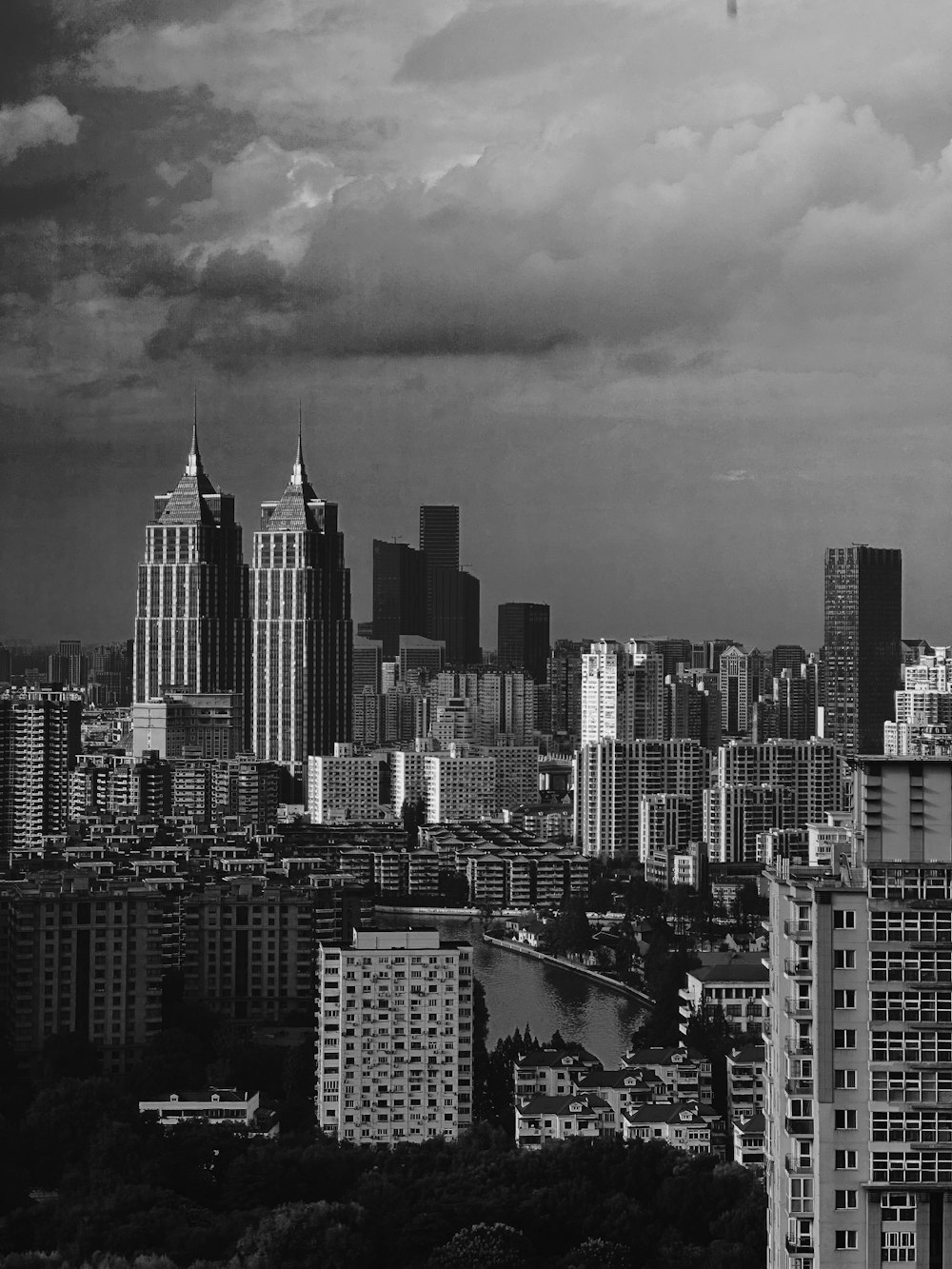 a black and white photo of a city skyline