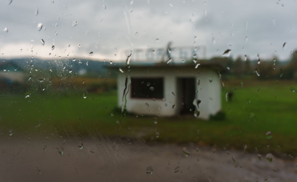 a blurry photo of a dog house in the rain