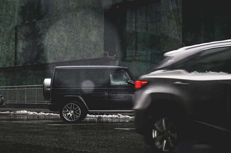 黑色奔驰SUV