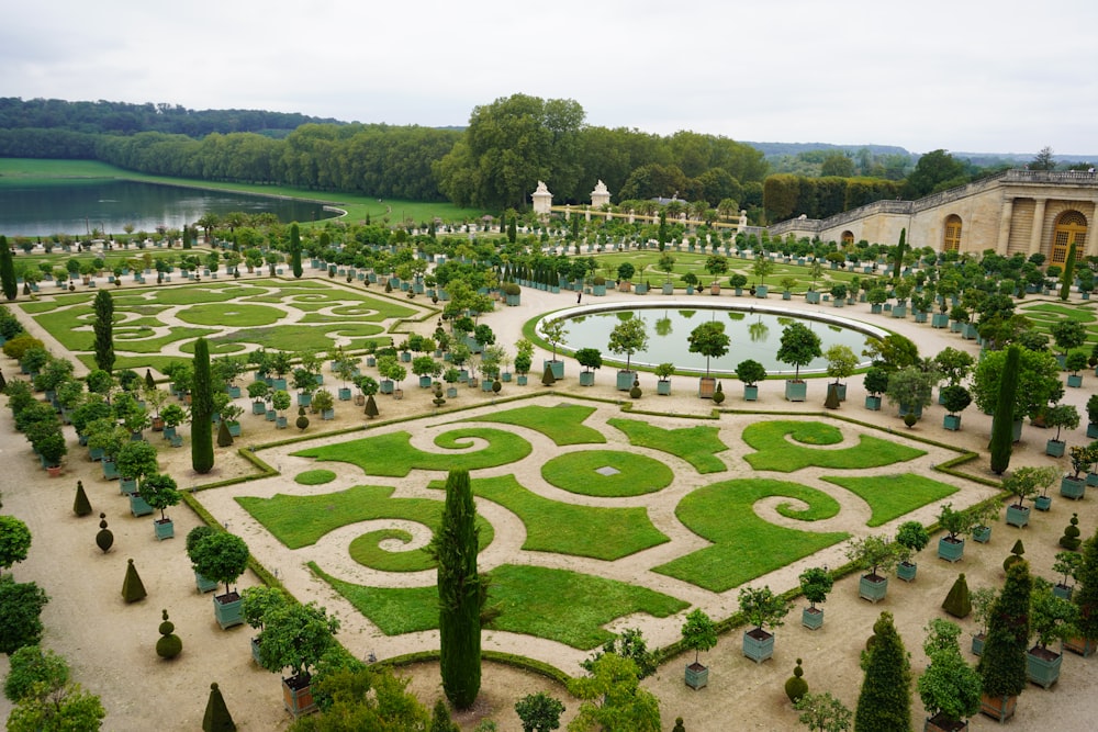 a large garden with a fountain surrounded by trees