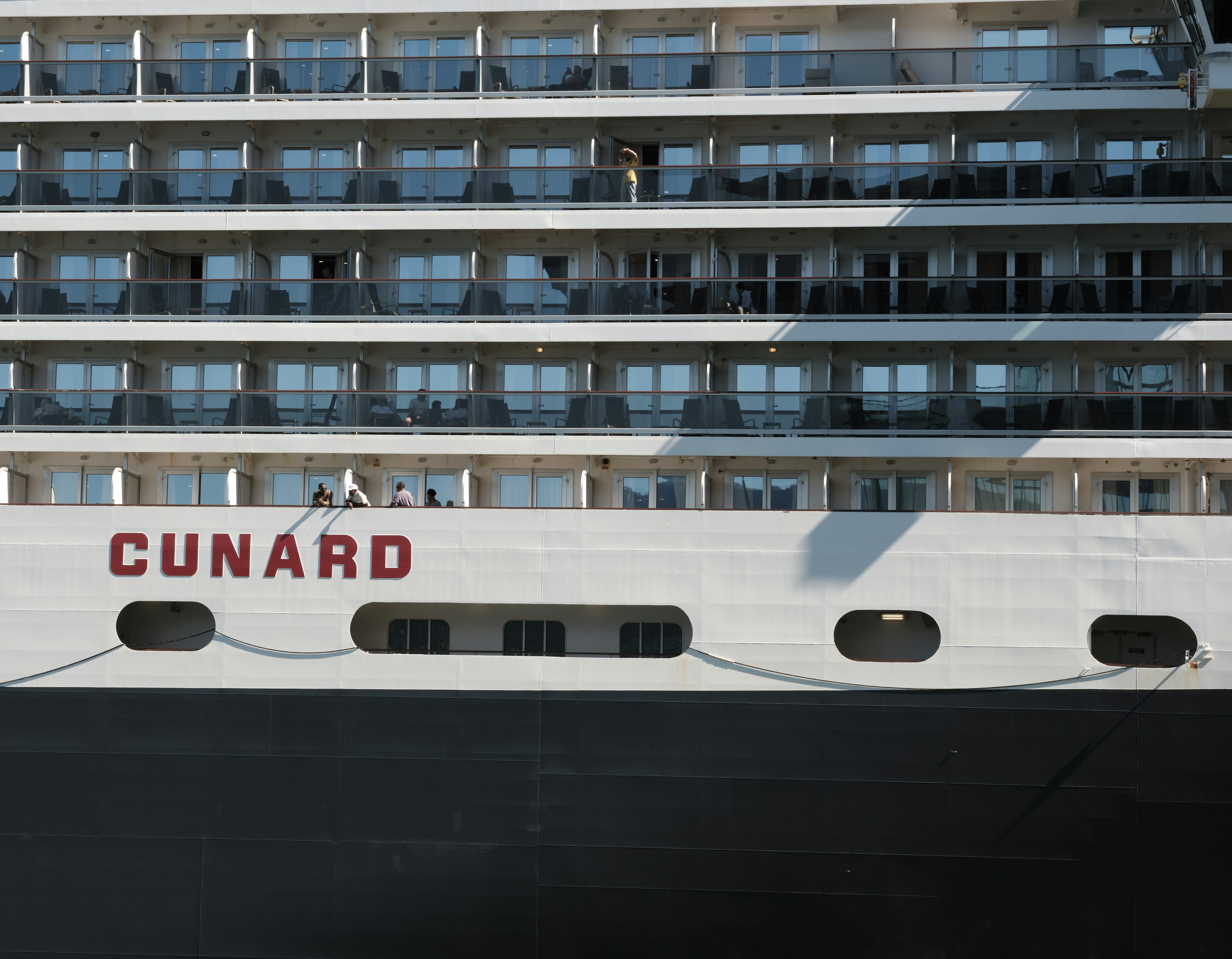 a cruise ship with the word cunard written on it